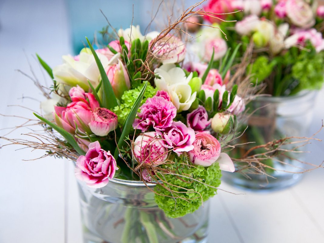 Blumen-Deko für die Festtafel