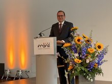 Oberbürgermeister Thomas Kufen gratulierte dem Hotel Franz zum Geburtstag